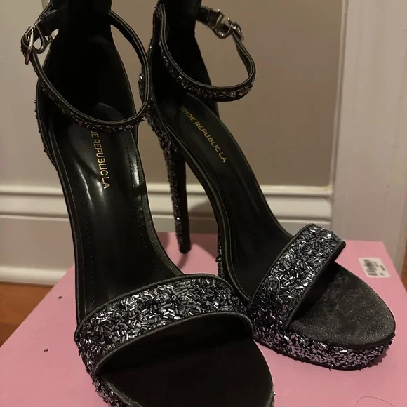 Elegant Black Glitter Heels - Picture 2 of 4